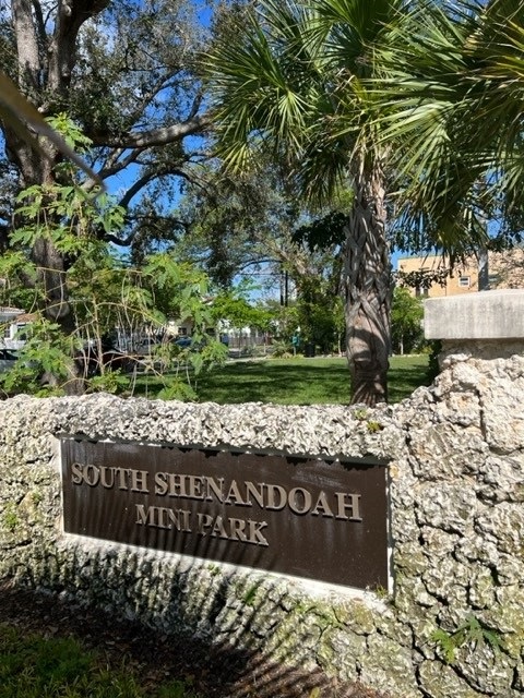 South Shenandoah Mini Park, park entrance sign set in coral rock